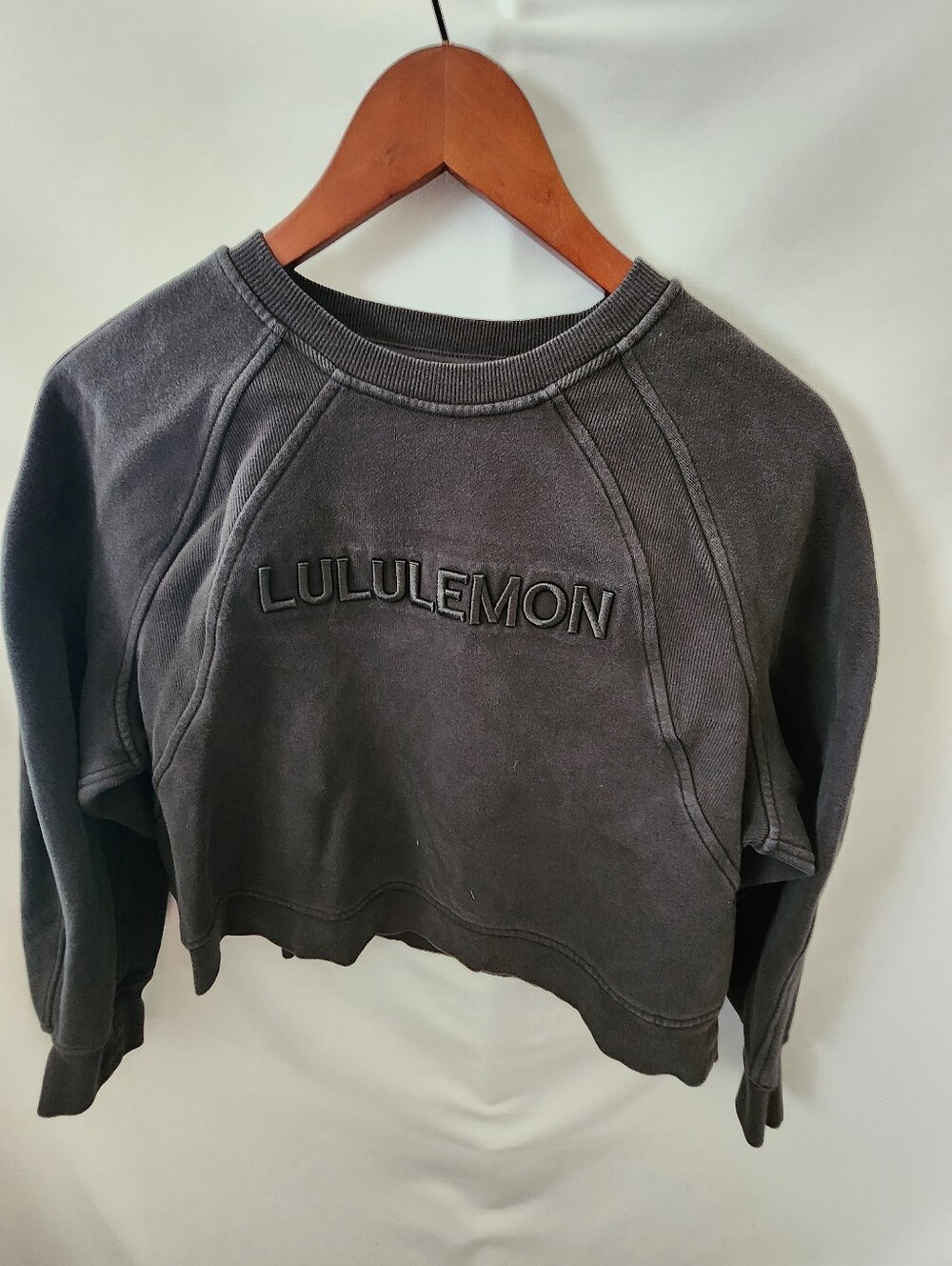 Lululemon Black Crop Sweatshirt. Size Medium/large